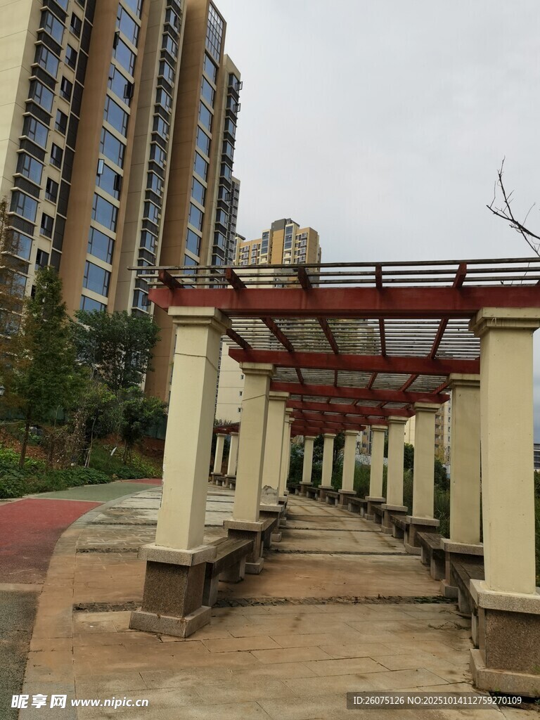 小区内的休闲廊架景观