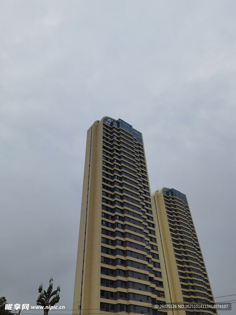 两栋高层住宅楼