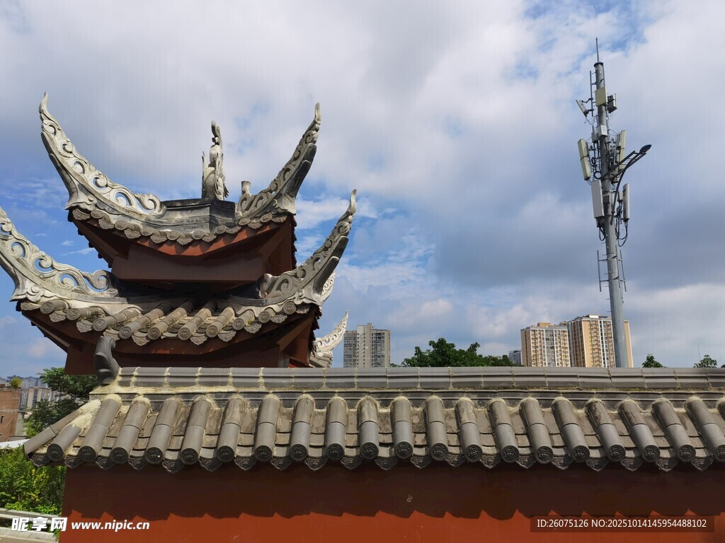 中式古建筑屋顶一角
