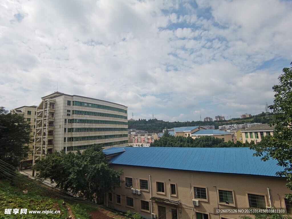 城市中错落的建筑景观