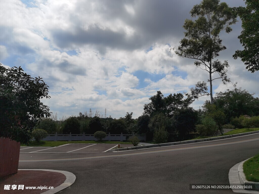 户外环形道路及周边景致