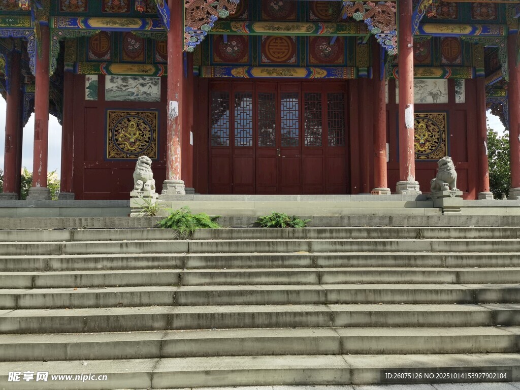 中式古建筑门前石阶