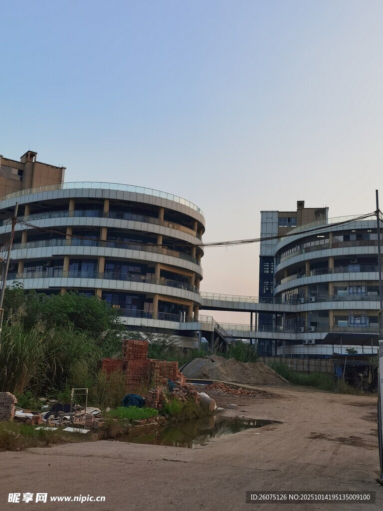 现代风格多层建筑景观