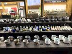 琳琅满目的精美陶瓷茶具