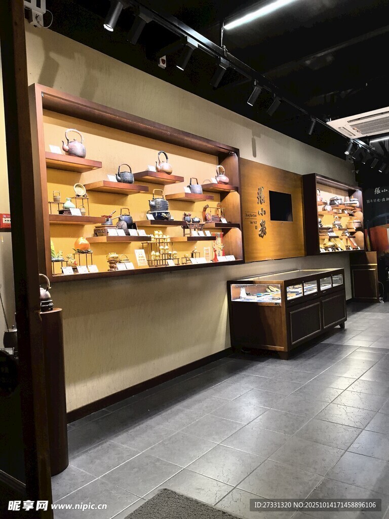 鞋店陈列展示
