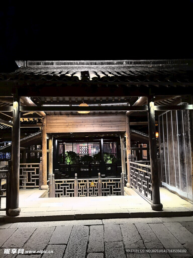 夜晚中式廊亭景观