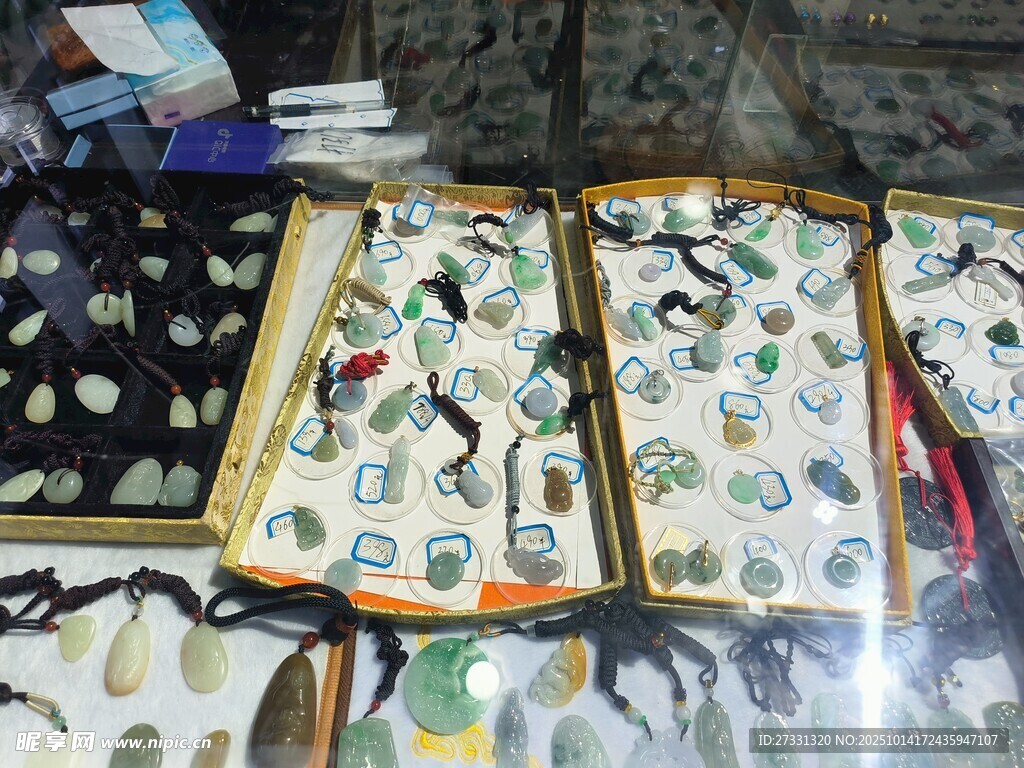精美刺绣手帕展示