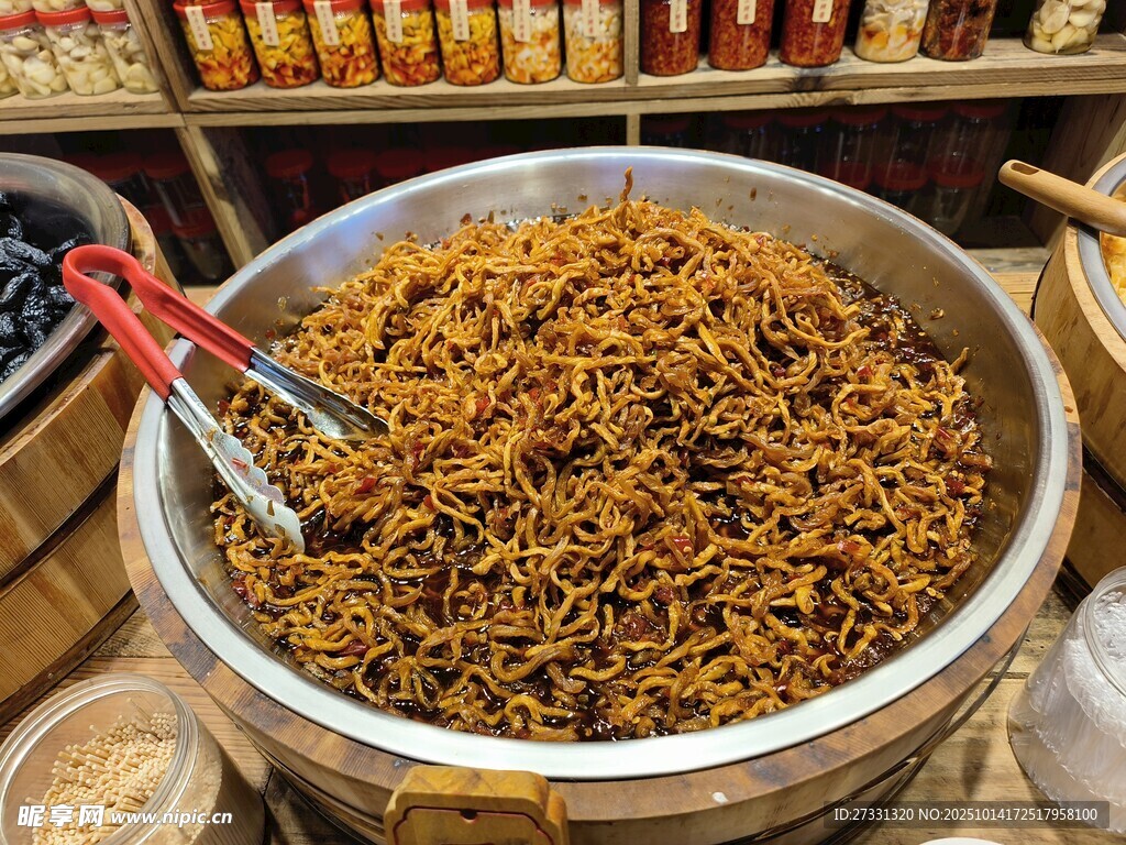大盆美味炒货干货待品尝