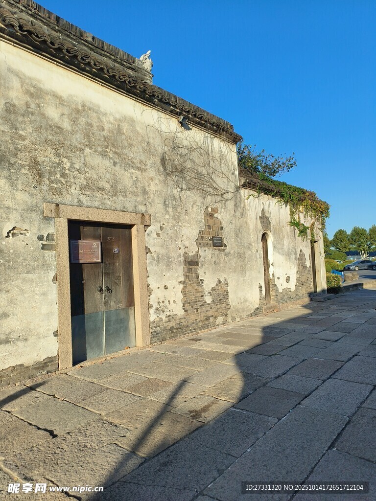 古老街巷中的传统建筑