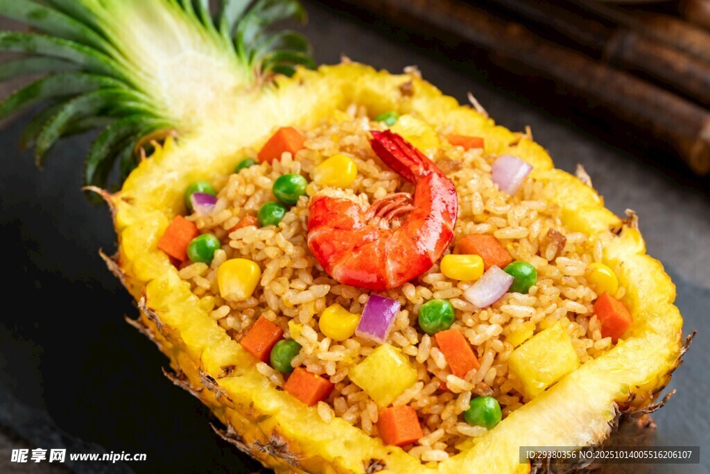 菠萝海鲜炒饭