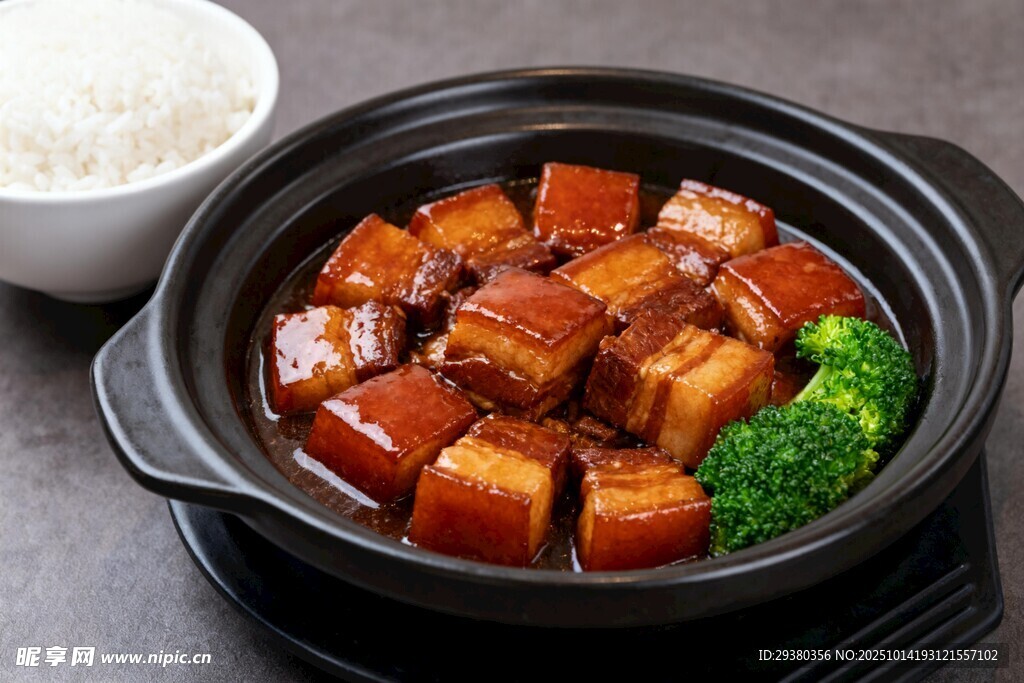 砂锅红烧肉