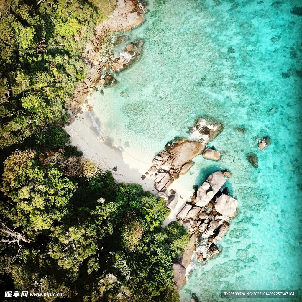 俯瞰绝美海岛清澈海滩