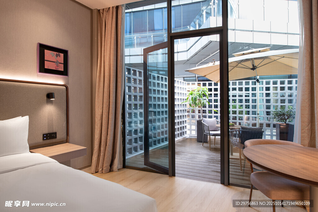 现代简约风格温馨卧室空间