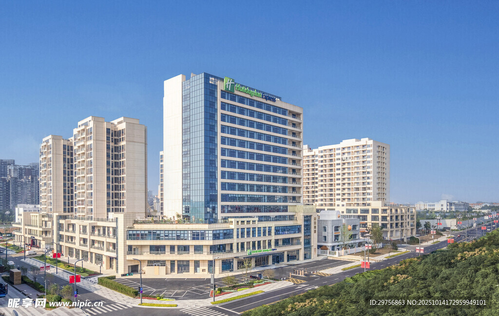 现代城市高楼建筑群景观