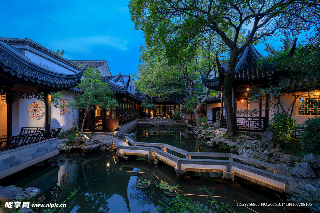 中式庭院夜景宁静雅致