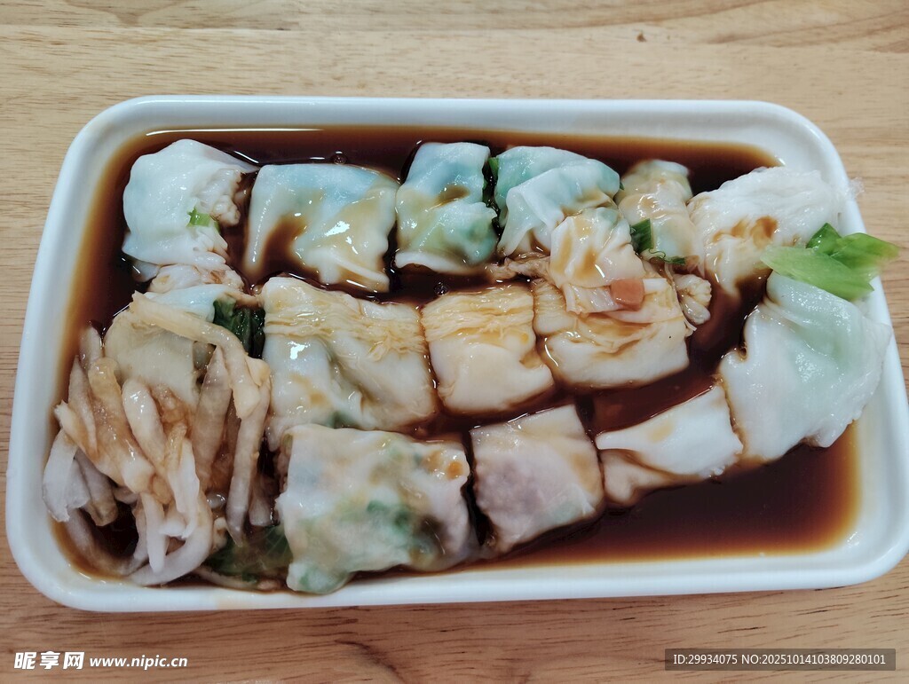 鸡蛋肉沫肠粉