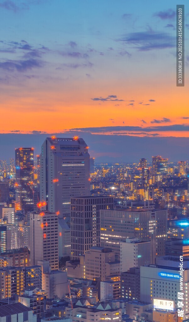 城市黄昏天际线壮丽景观
