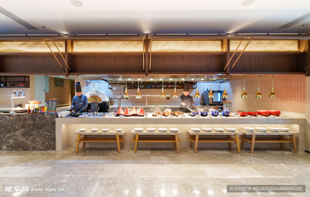 自助餐厅丰富美食展示