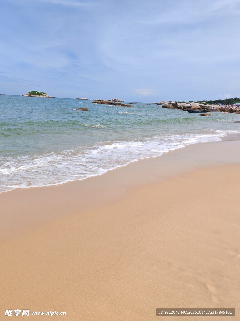 美丽沙滩与蔚蓝大海