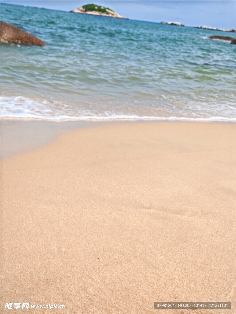 金色沙滩  碧蓝海水