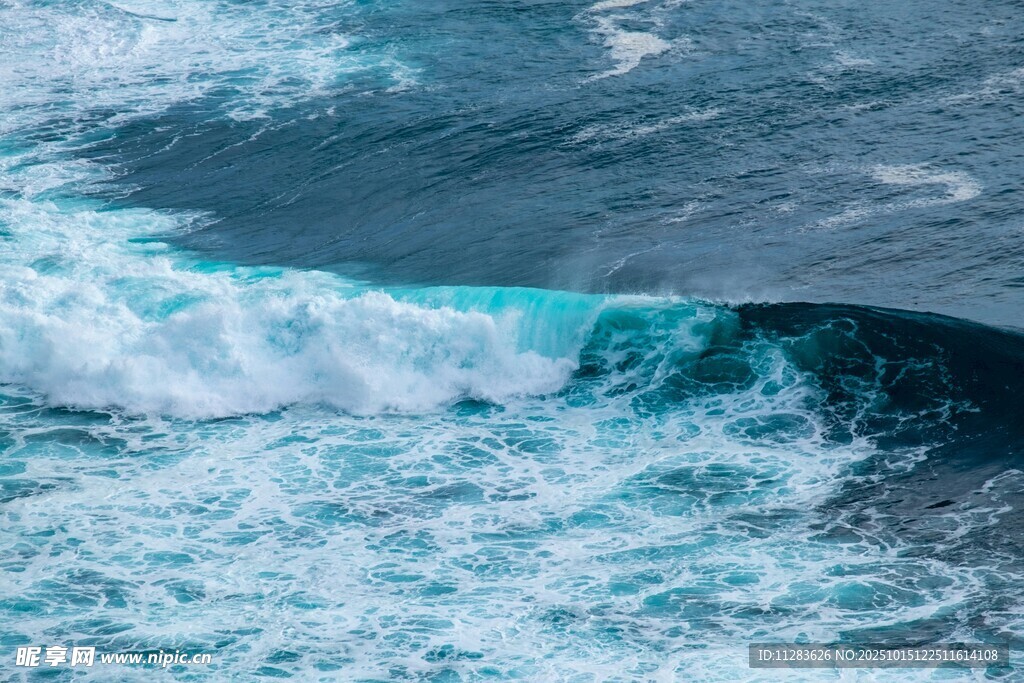 汹涌海浪特写
