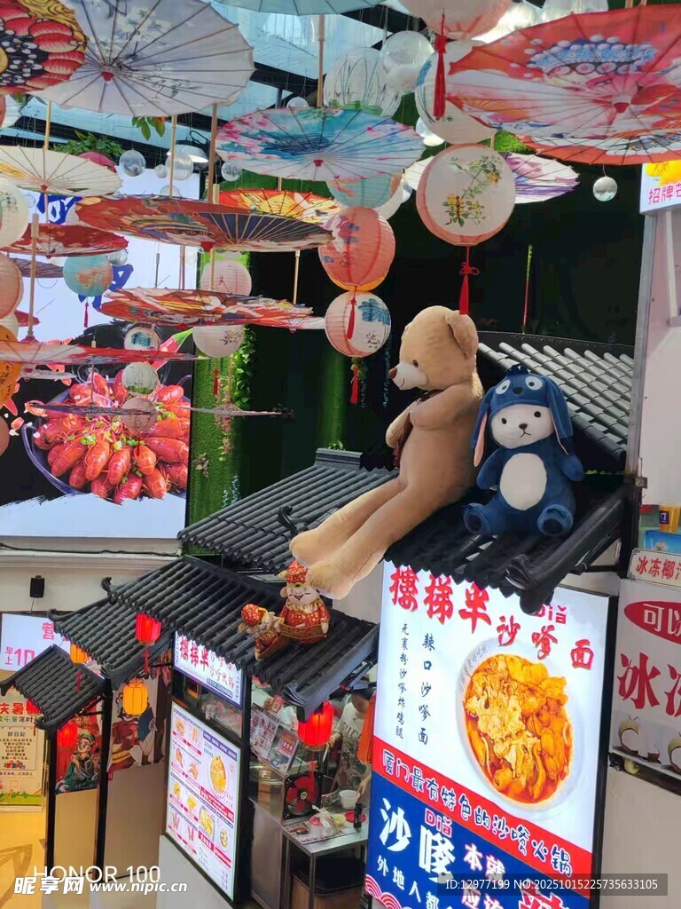 日式街头美食摊位景象