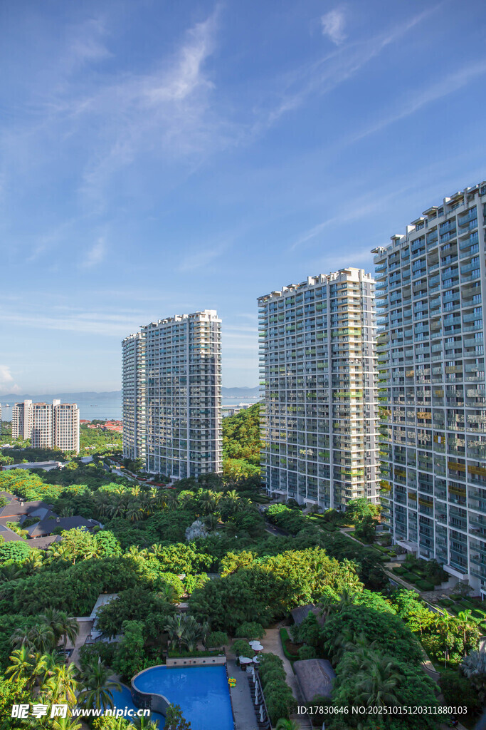 城市绿意环绕的高层住宅区