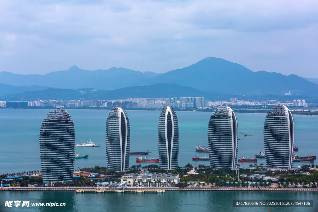 三亚地标建筑凤凰岛景观
