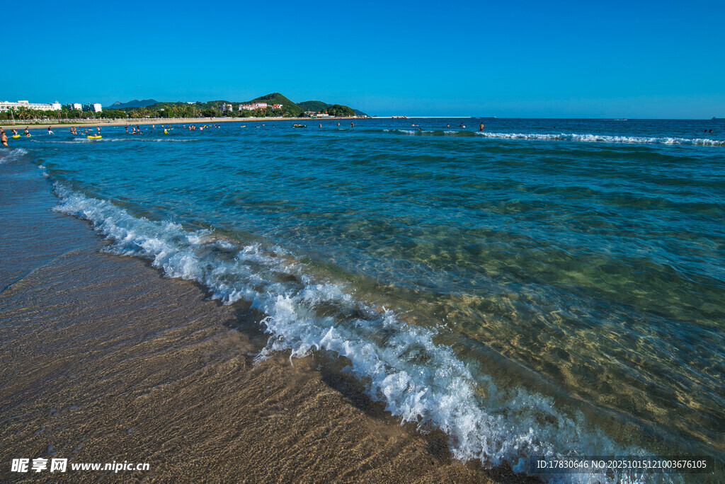 美丽海滨沙滩海浪景观