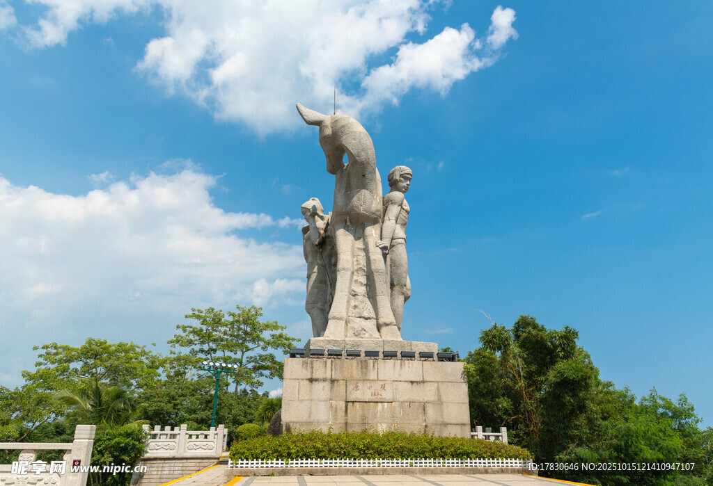 城市中的宏伟雕像