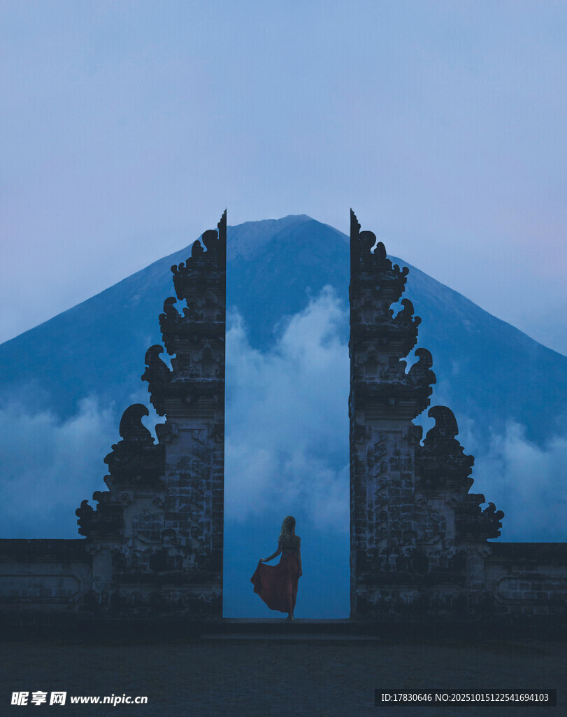 巴厘岛神庙前的壮美景观