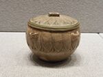 雕花带盖容器