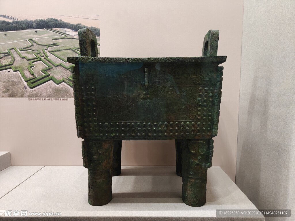 商代青铜鼎展示