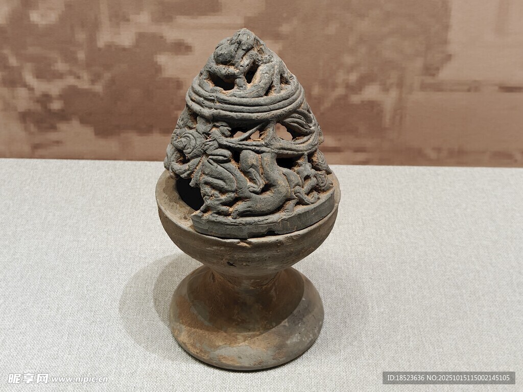 汉代博山炉造型陶香炉