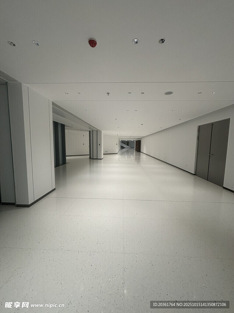 空旷现代风走廊空间展示
