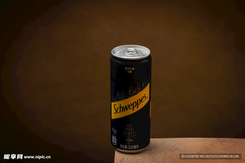 汤力水 汽水 罐装能量饮料特写