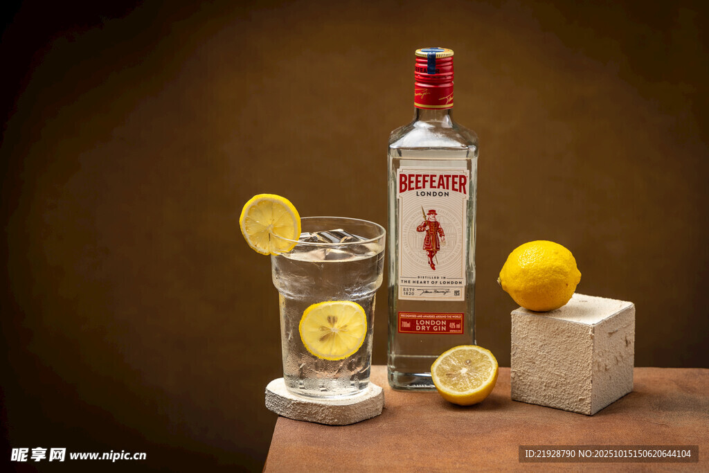 经典杜松子酒搭配柠檬饮品
