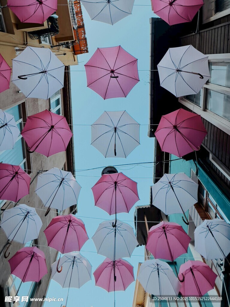 空中伞阵 梦幻浪漫景致