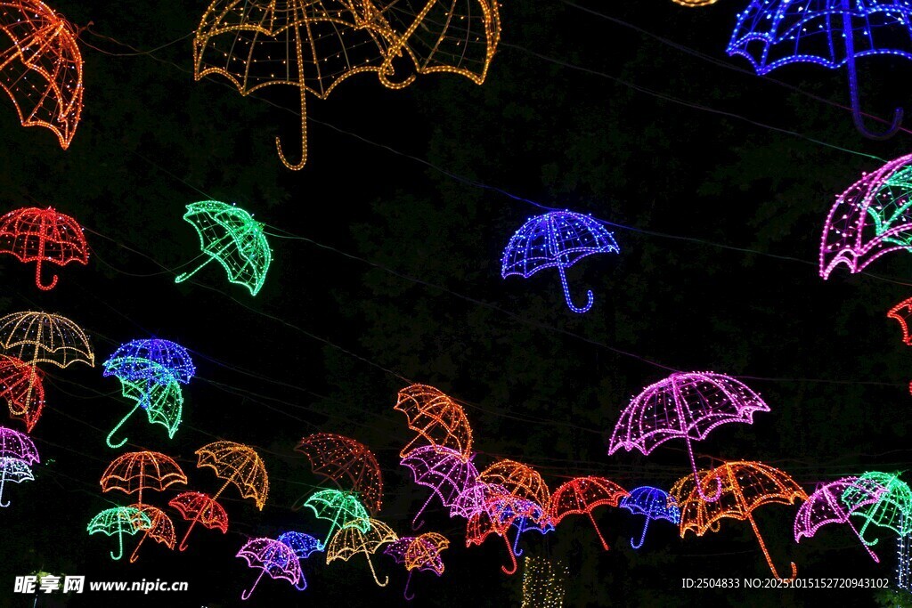 梦幻彩色发光雨伞景观