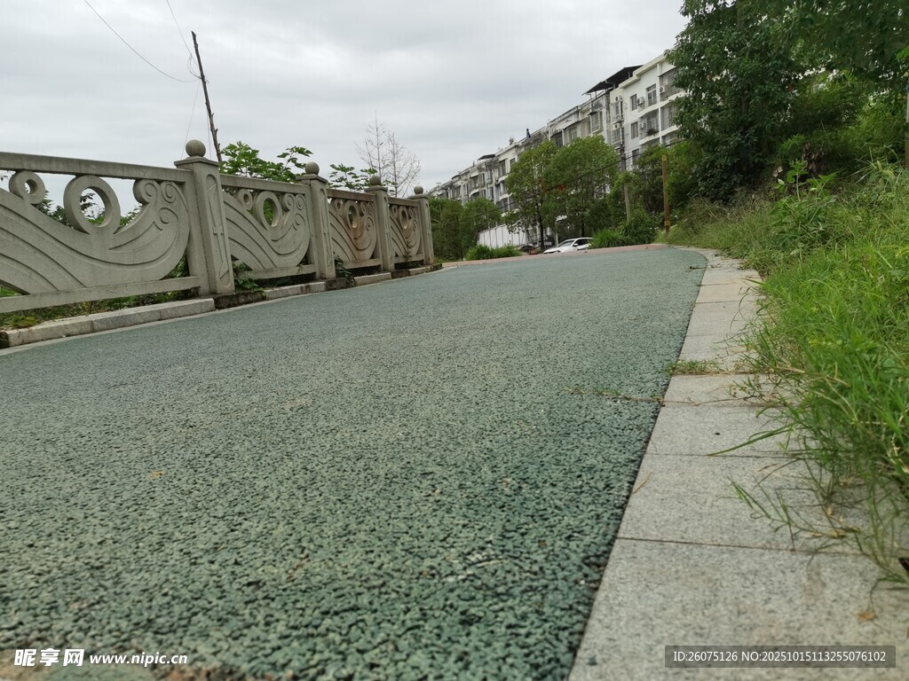 透水路面铺设场景