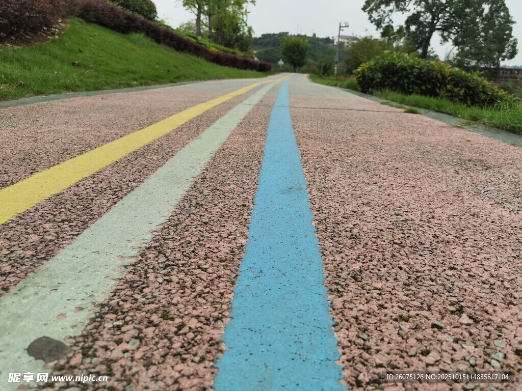彩色步道开启活力漫步之旅