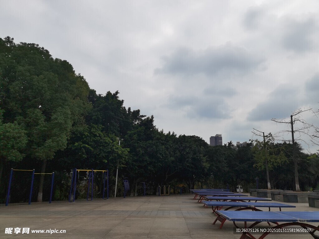 户外空旷休闲运动场地