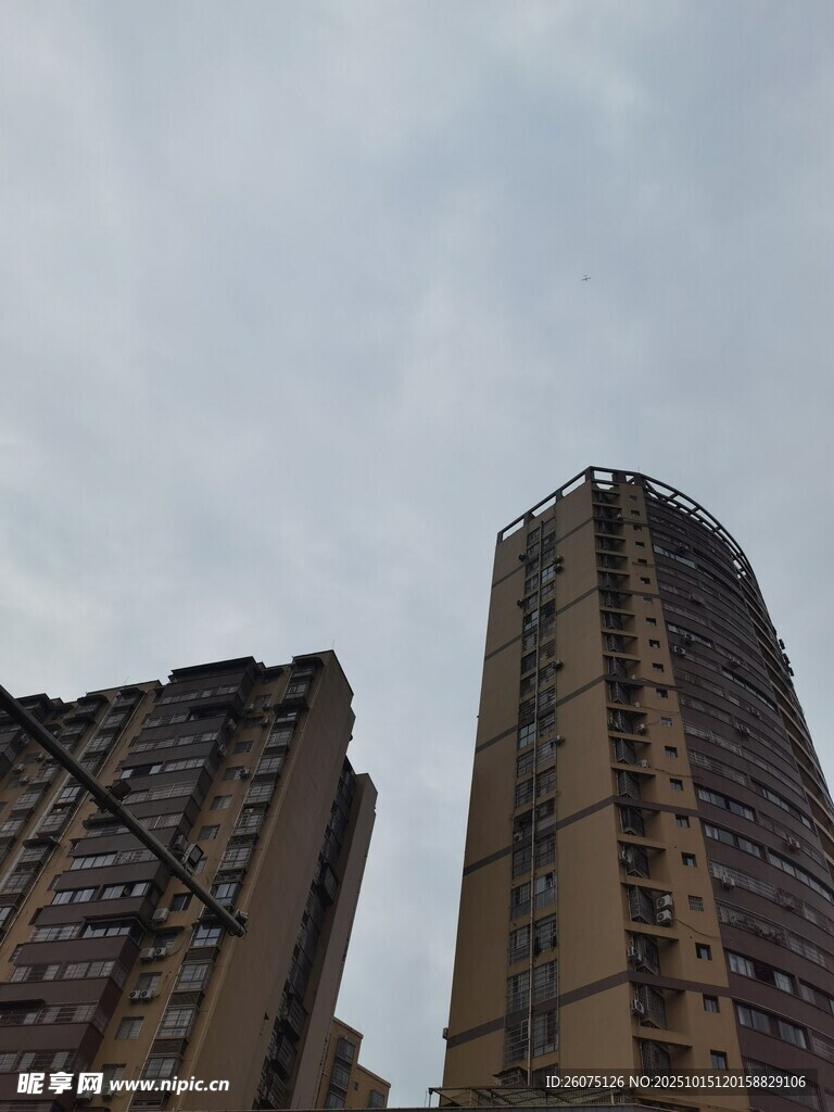高楼耸立的城市天际线