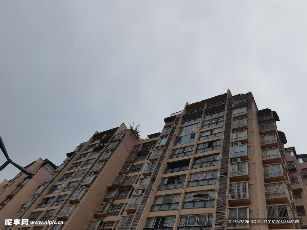 高层住宅楼外观景象