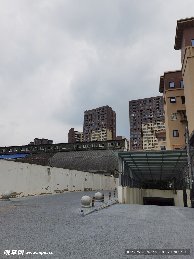 城市屋顶景观与周边建筑