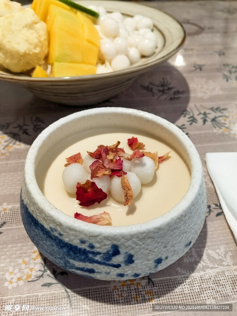 精致中式甜品豆腐脑