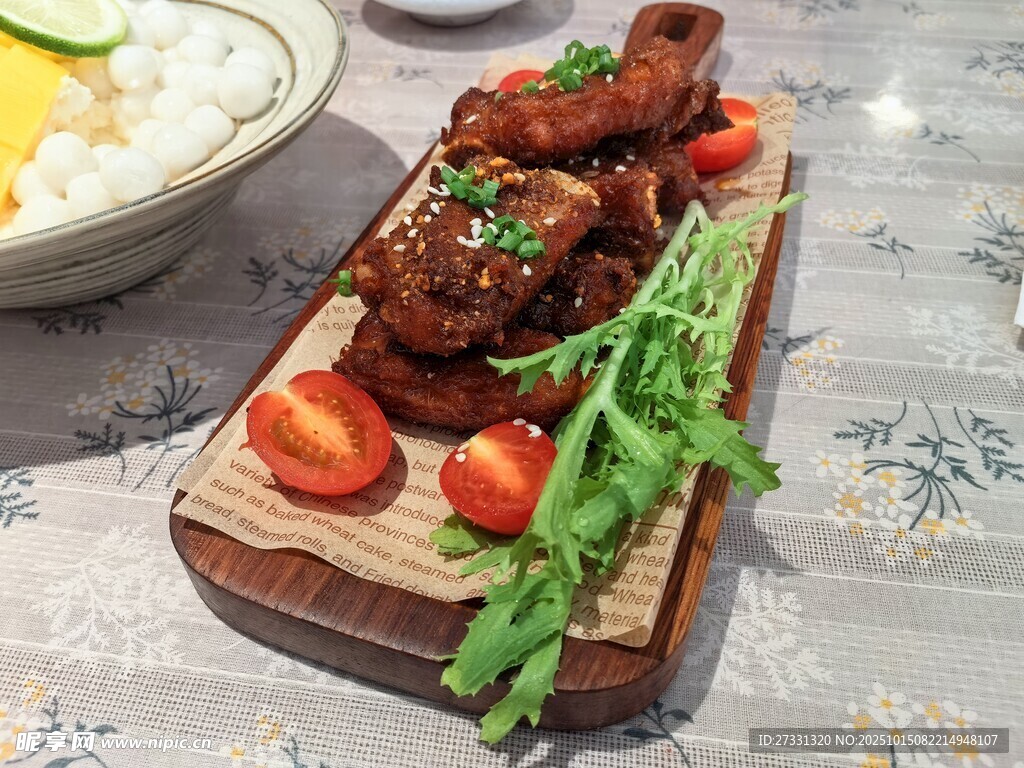 烤鸡腿配蔬菜摆盘精美
