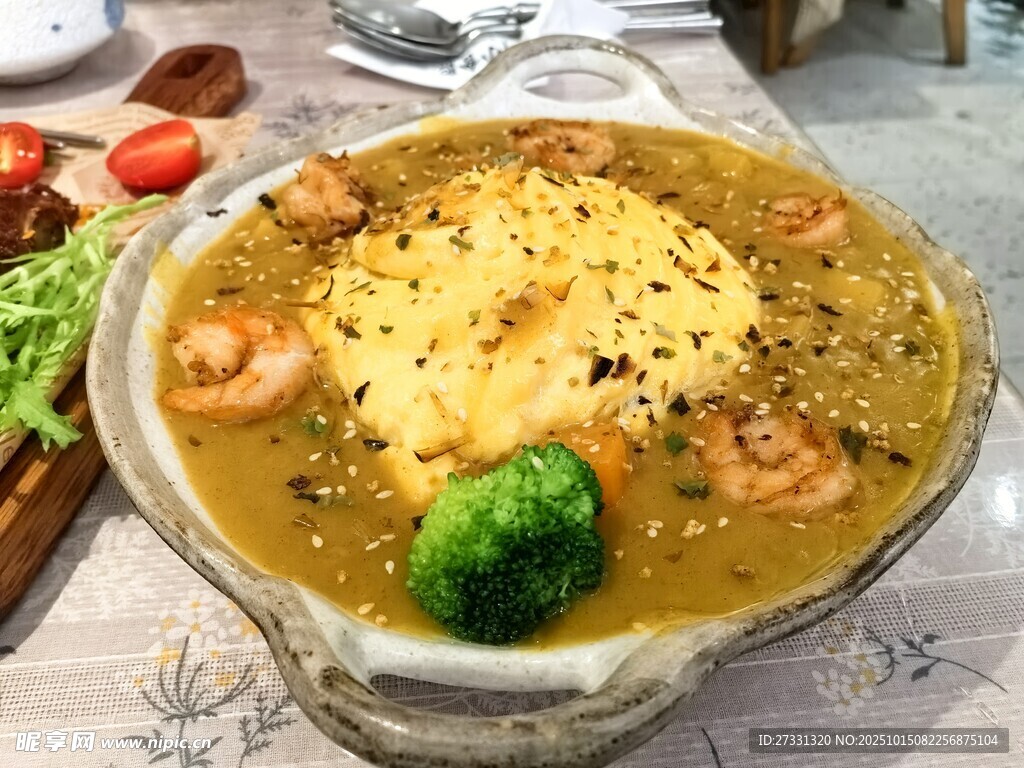 虾仁咖喱蛋包饭美食特写