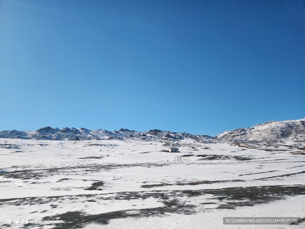 雪山旷野蓝天壮丽风光