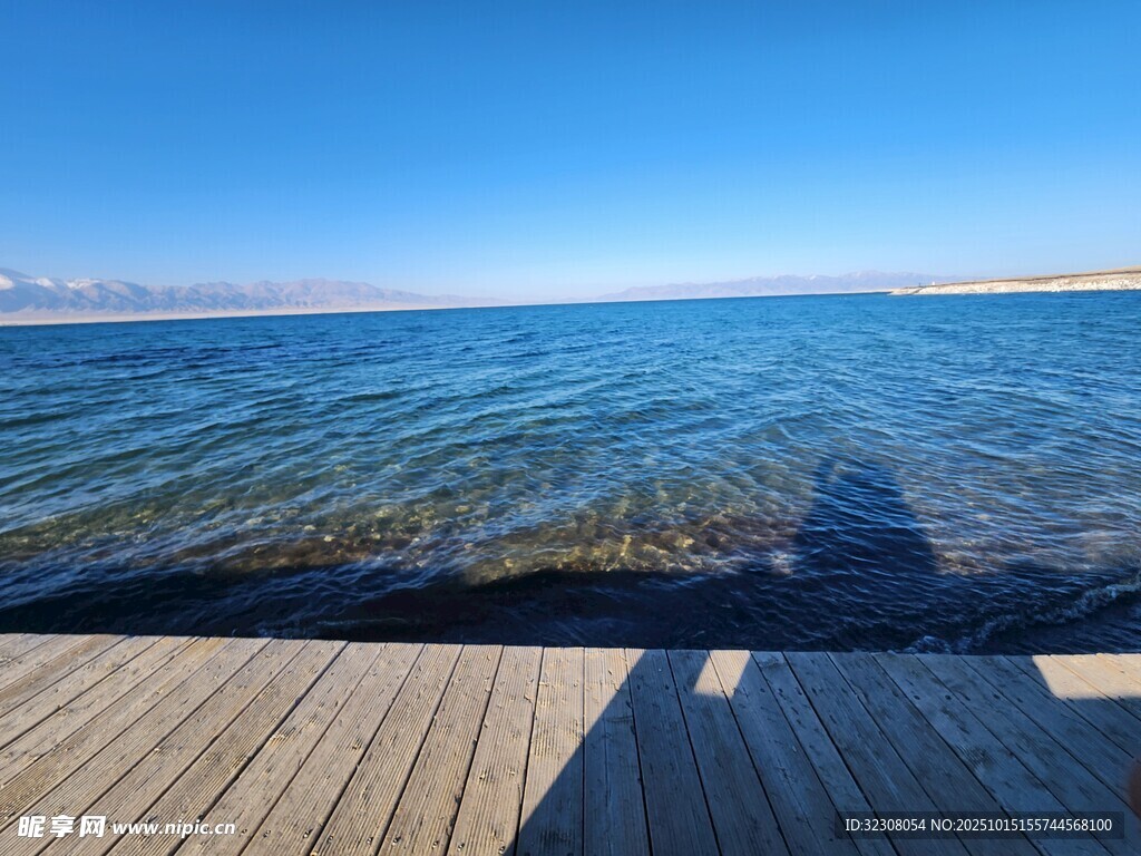 海边木栈道上的美丽海景